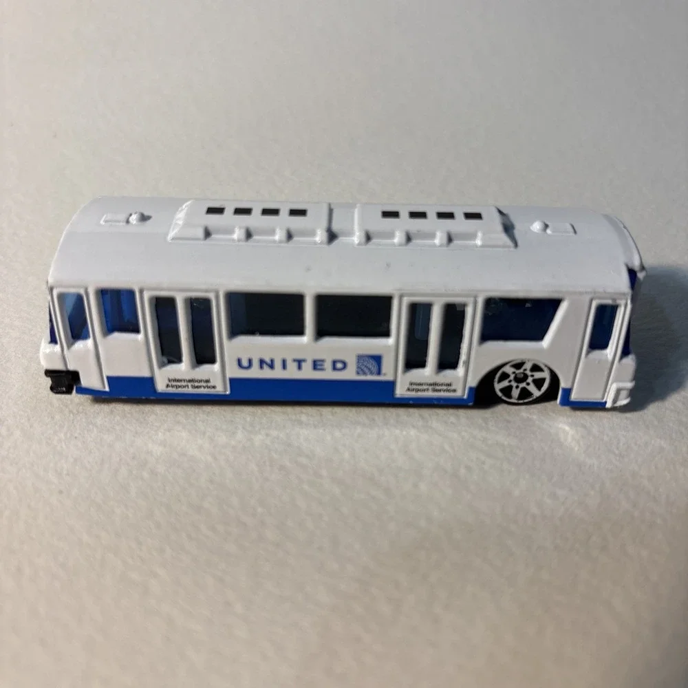 Realtoy United Airlines Airport Bus Service Die Cast GSE 1/64 Ground Support